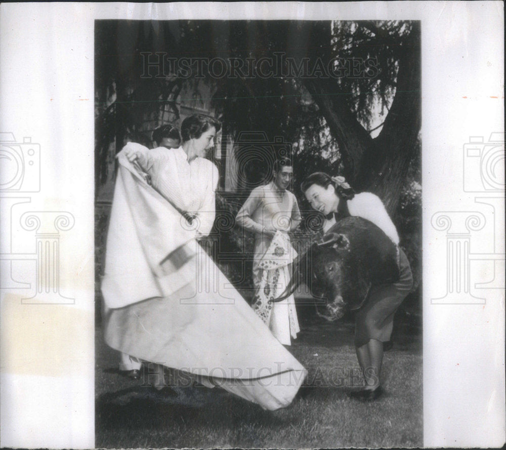 Press Photo US Ambassador Wife ODwyer Practicing Bullfighting Mexico - Historic Images