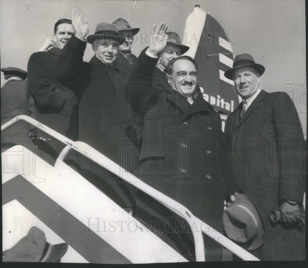 1959 Press Photo Soviet Deputy Prime Minister Mikoyan Standing On Airplane Stair - Historic Images