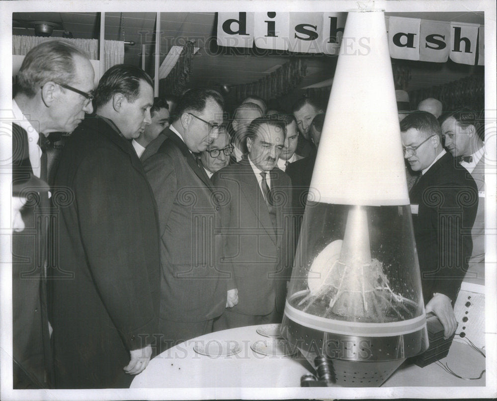 1959 Press Photo Russian Official Mikoyan Visit Appliance Showroom Dishwasher - Historic Images