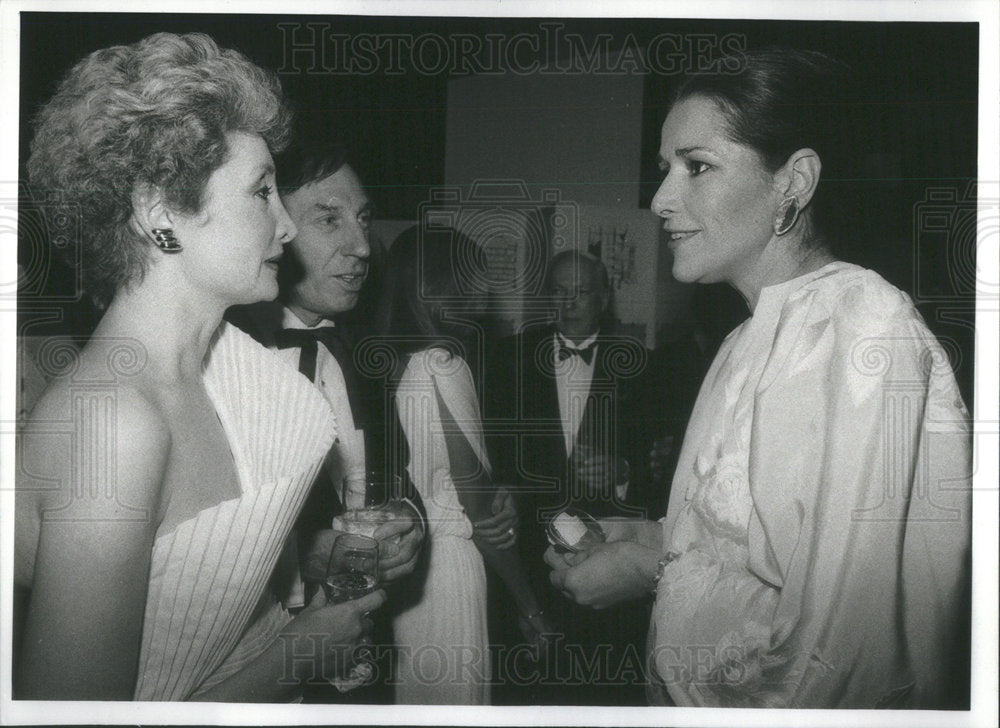 1981 Press Photo Party At Marshall Fields Miglin Downtown Event - Historic Images