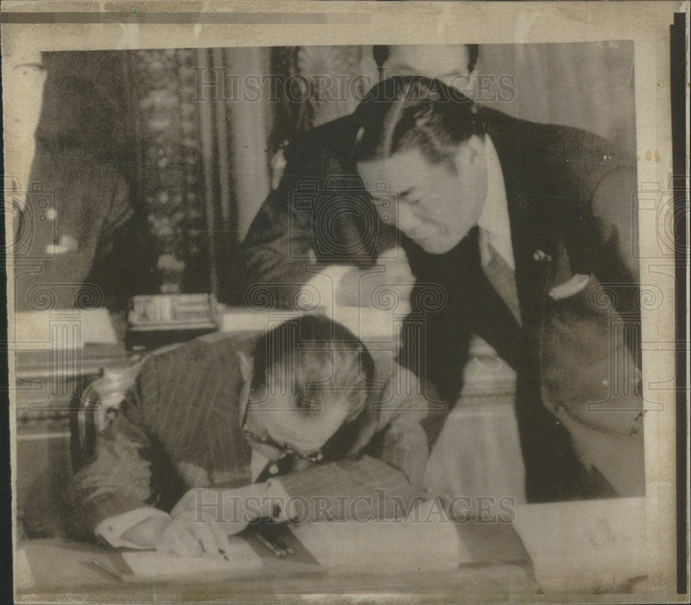 1975 Japanese Prime Minister Miki Dozing During Parliament Meeting - Historic Images