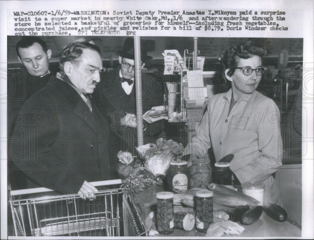 1959 Press Photo Soviet Deputy Prime Minister Anastas Mikoyanpaid a surprise vis - Historic Images
