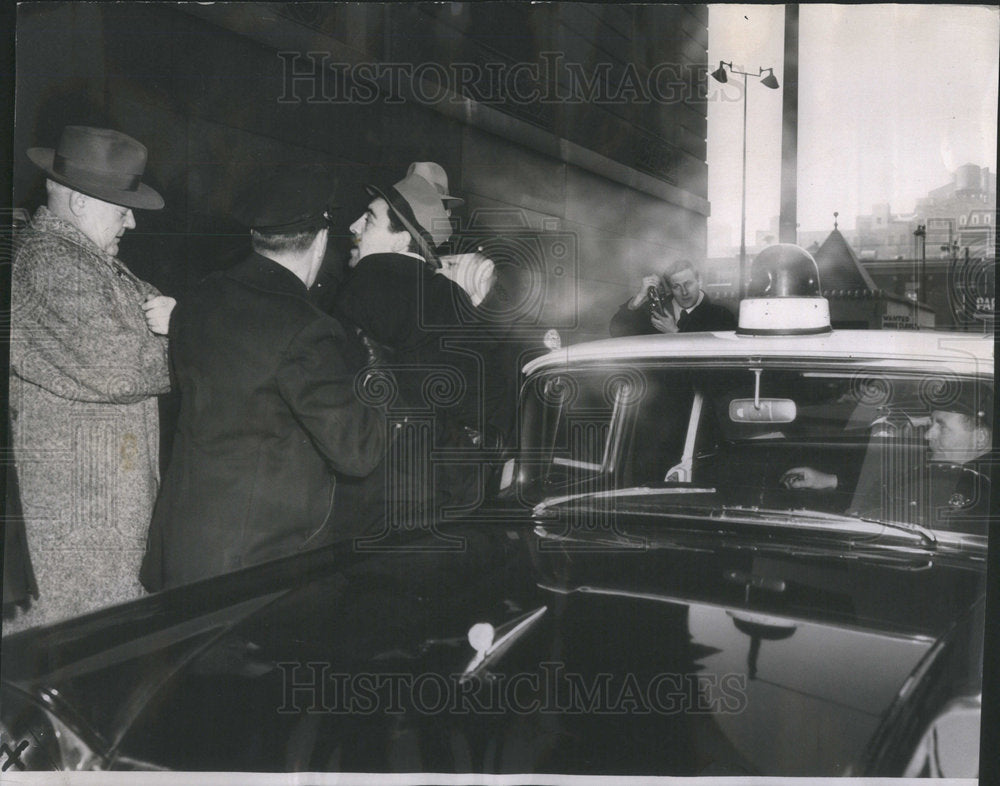 1959 Press Photo Man Pongratz Arrested For Throwing Pamphlets At Prime Minister - Historic Images