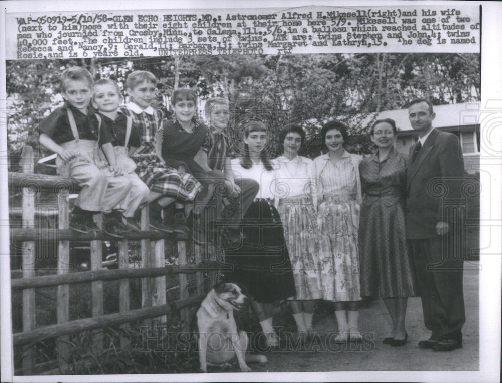 1958 Astronomer Mikesell With Family Glen Echo Heights - Historic Images