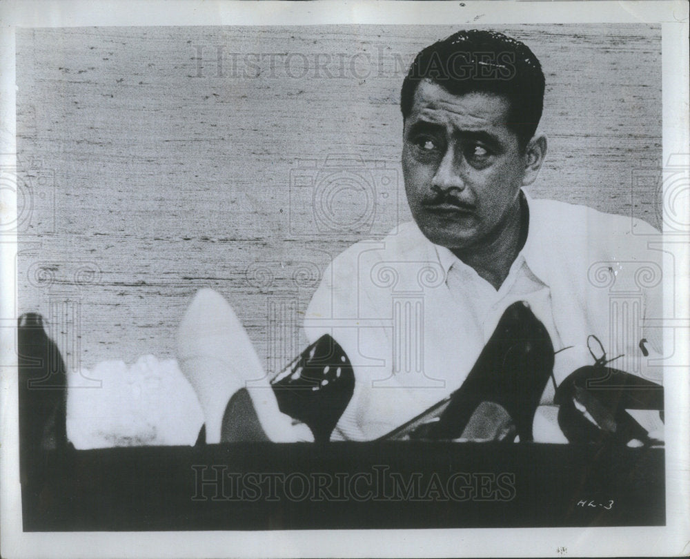 1964 Press Photo High And Low Japanese Film Actor Mifune Shoe Store Scene - Historic Images