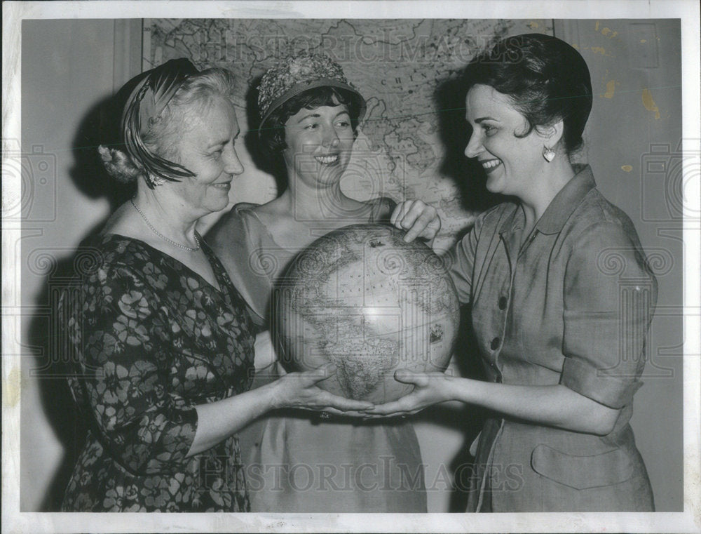 1959 Mrs. Eric Noonan of Journeys International points out itinerary - Historic Images