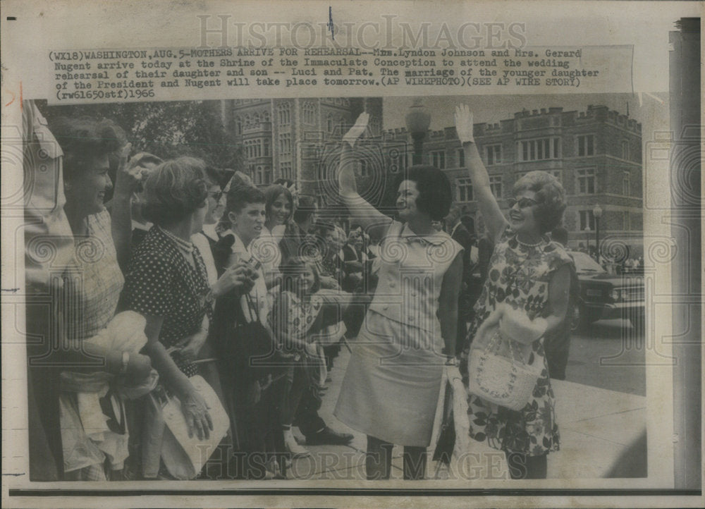 1966 Press Photo Mrs. Lyndon Johnson and Mrs, Gerald Nuget arrived at the Shrine - Historic Images