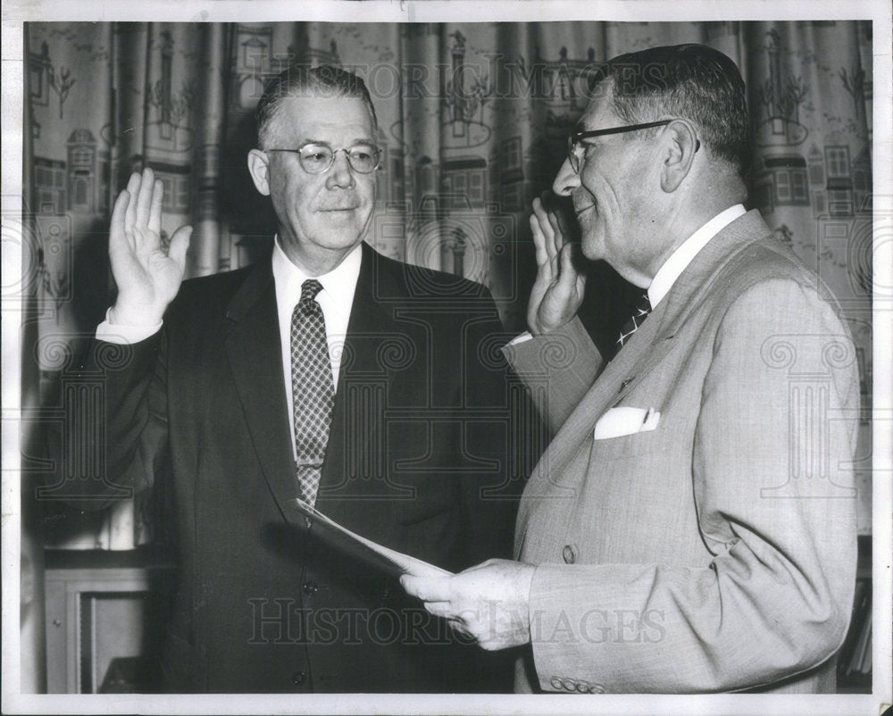 1954 Press Photo Delferd L. Olsen Internal Revenue Judge Win G Knoch - Historic Images