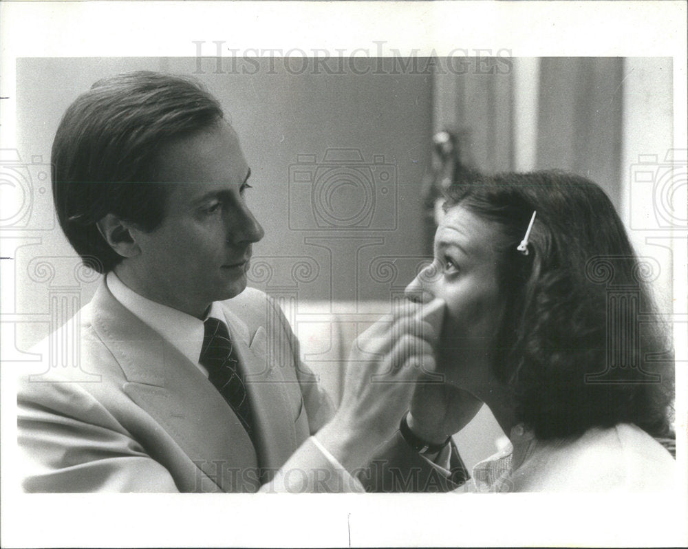 1978 Press Photo Jeffrey Bruce Makeup Artist Lee Phillip - Historic Images