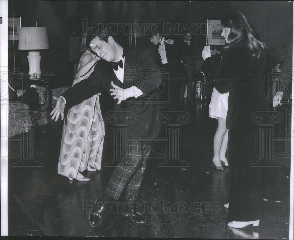 1968 Roger Pacelli Union Carnaby ST Party - Historic Images