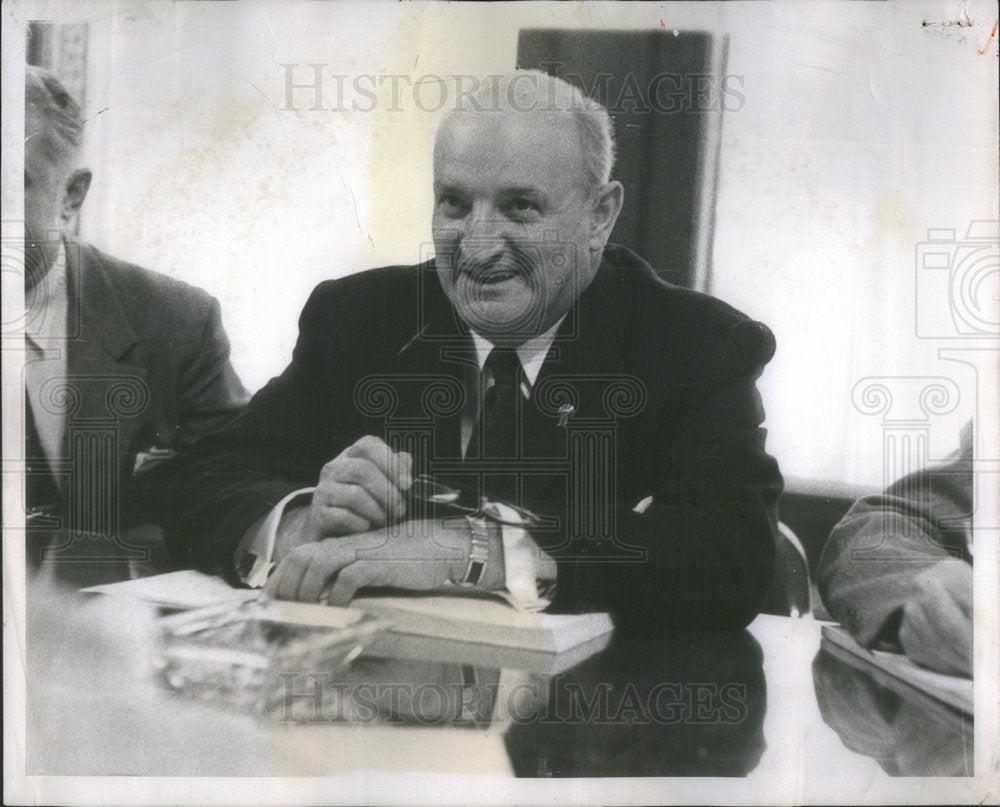 1956 Press Photo Alderman Emil Pacini Government Meeting - Historic Images