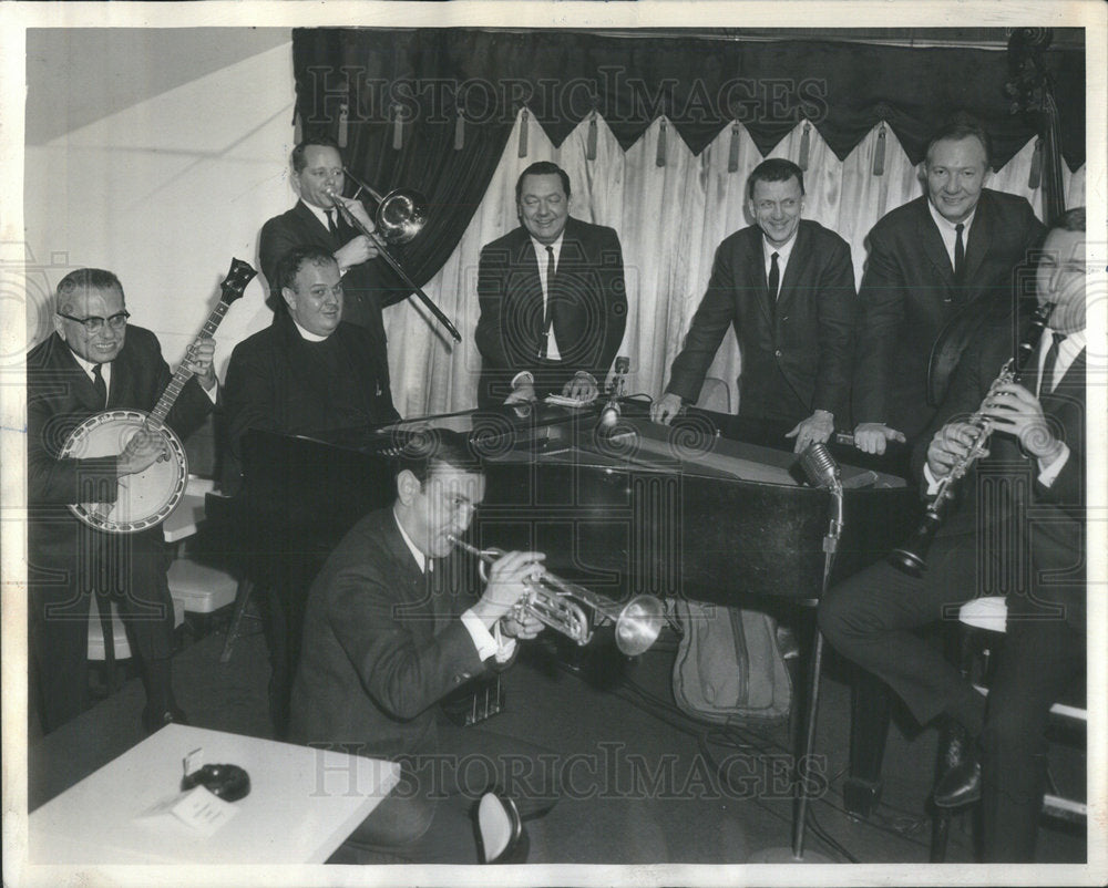 1965 Press Photo Rev Robert H Owen Jazz Pianist Bourbon St Musician - Historic Images
