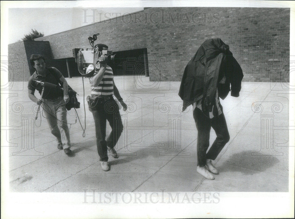 1987 Press Photo Joyce Owens/Pimping Charges/TV Cameramen/Chicago Illinois - Historic Images