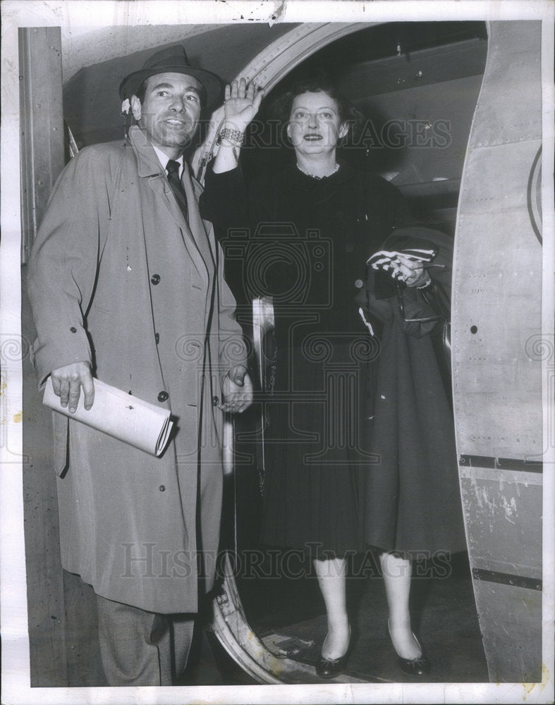 1955 Actress Bette Davis Husband Gary Merrill Board Plane New York - Historic Images