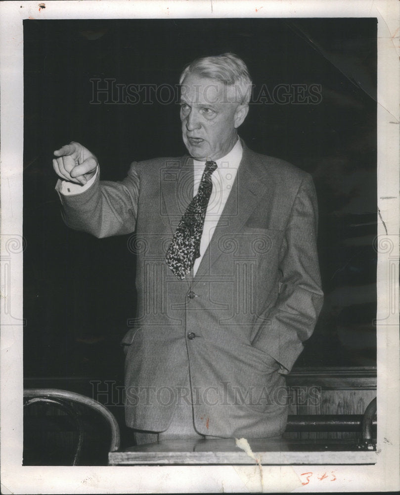 1956 Press Photo John Gutknecht dictates notes to his secretary and niece Ema Ka - Historic Images