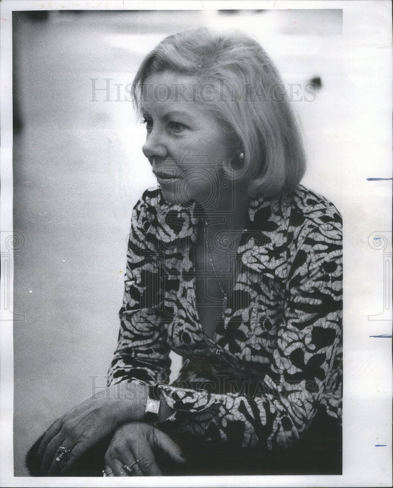 1976 Joyce Haber Hollywood columnist for the Los Angeles Times. - Historic Images