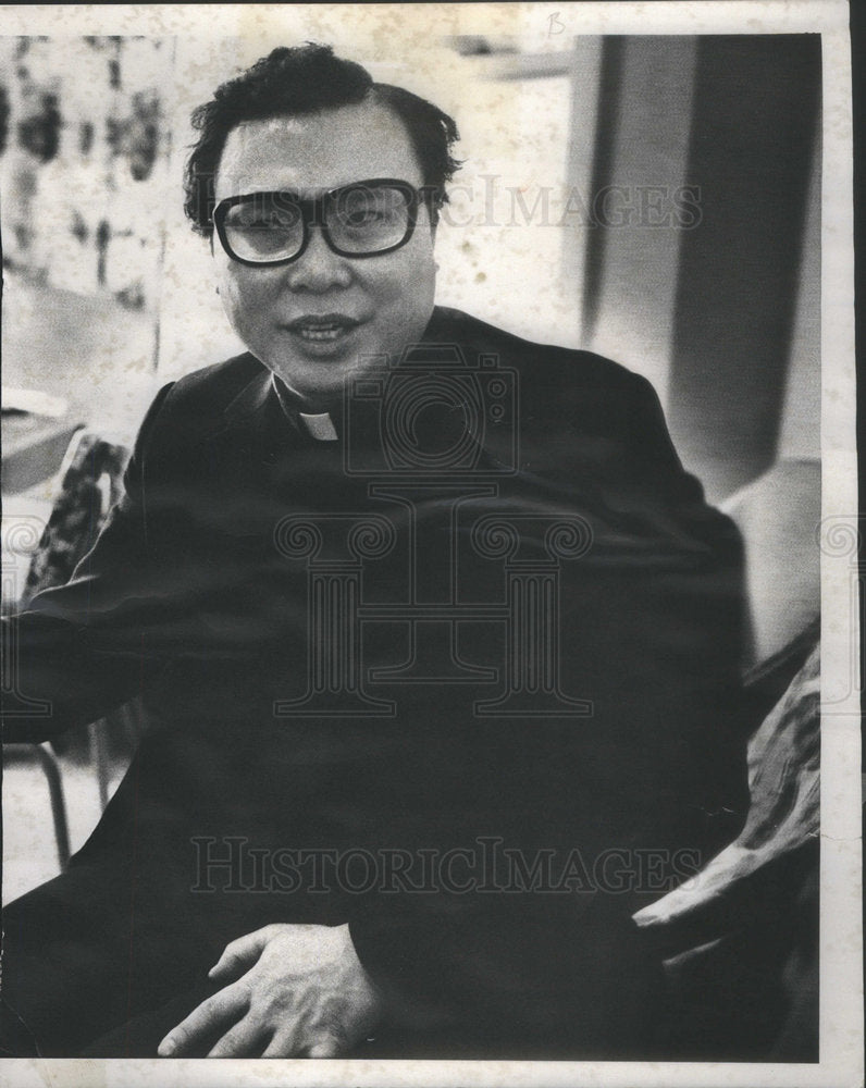 1977 Press Photo Vietnamese Father Hai - Historic Images