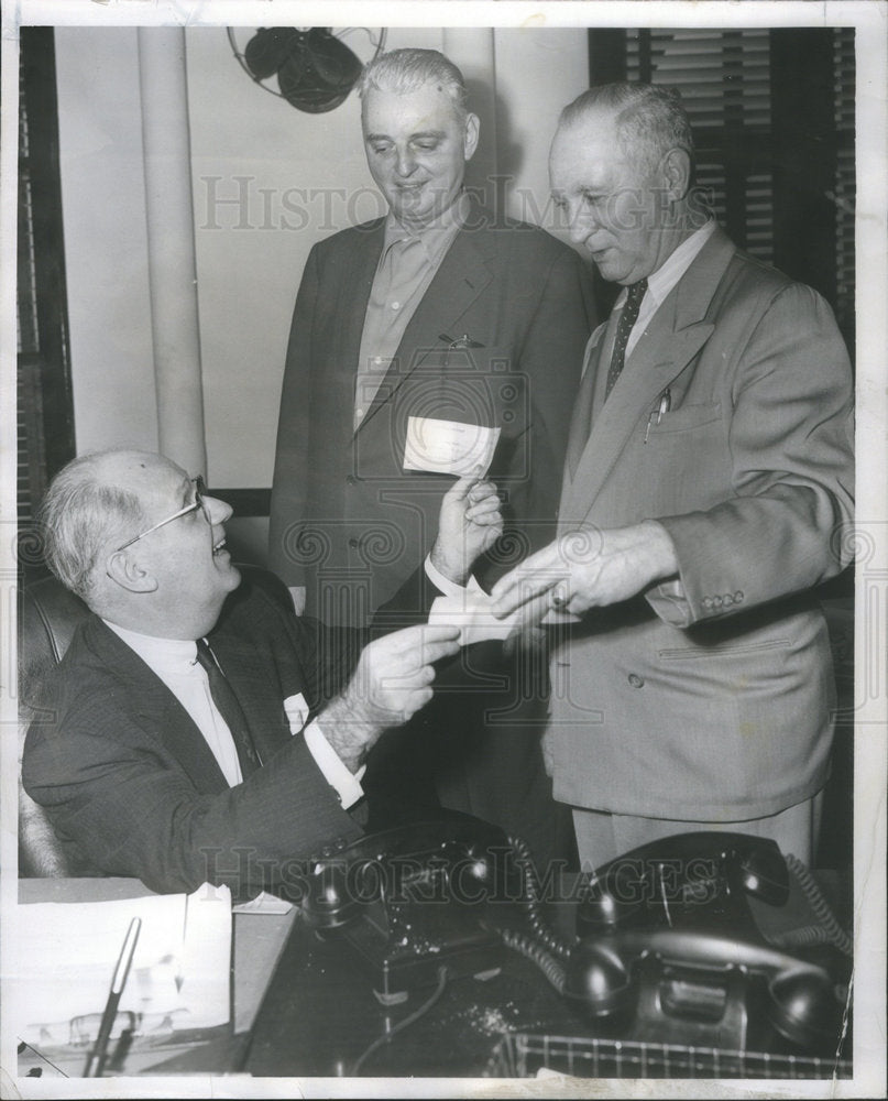 1955 Raymond McCahill Harr petrie victims hotel fire - Historic Images