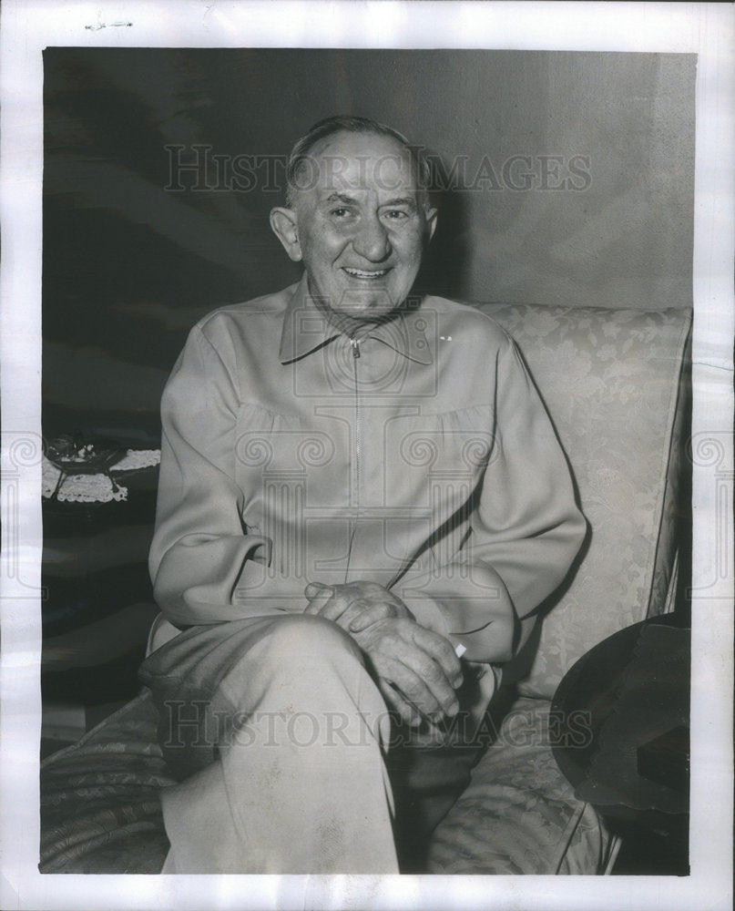 1956 Press Photo Victor Nielson Typo Chief - Historic Images