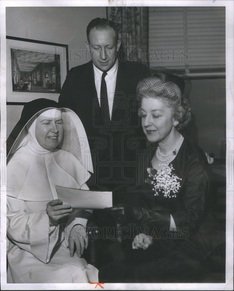 1962 Press Photo Sister Margarita Joseph Bowdring James Bremner Rosary College - Historic Images