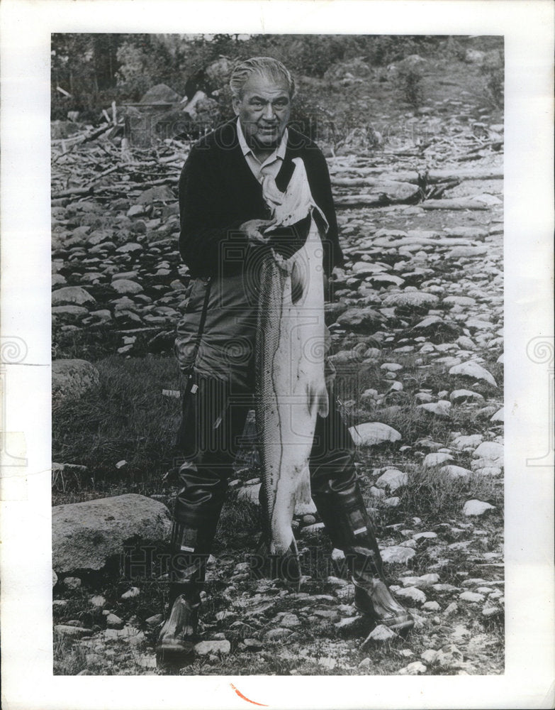 1966 Press Photo Fisherman Leo S Guthman Bradley &amp; Voorman Co President - Historic Images