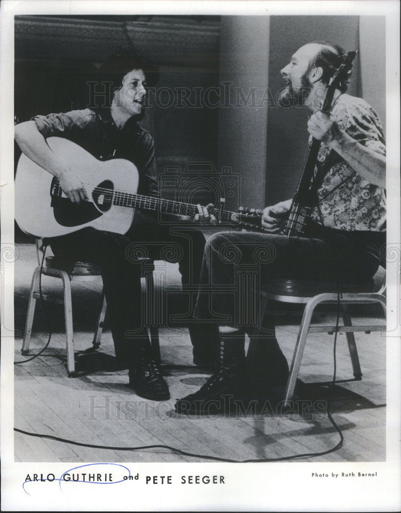 1977 Press Photo Arlo Guthrie American Folk Singer &amp; Songwriter - Historic Images