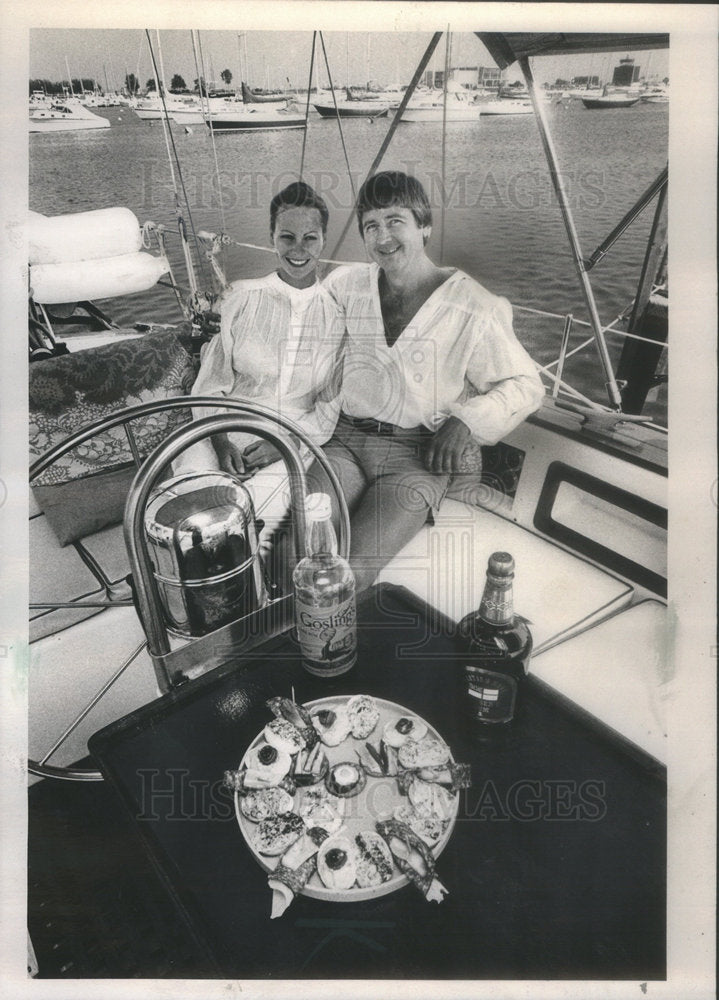 1981 Press Photo Henry Holzkamper Jan Moore Royalty  Sailboat Paradise - Historic Images