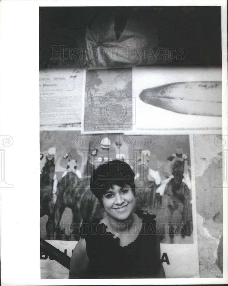 Press Photo Sandy Holt Cast Member - Historic Images