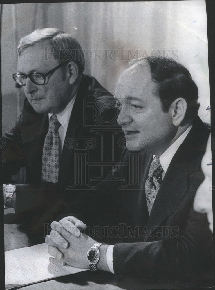 1974 Press Photo Richard B Ogilvie Circuit Court Judge Reginald J Holzer - Historic Images