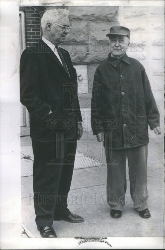 1963 Press Photo Richard Honeck Talks With Warden Rose Randolph at Menard - Historic Images