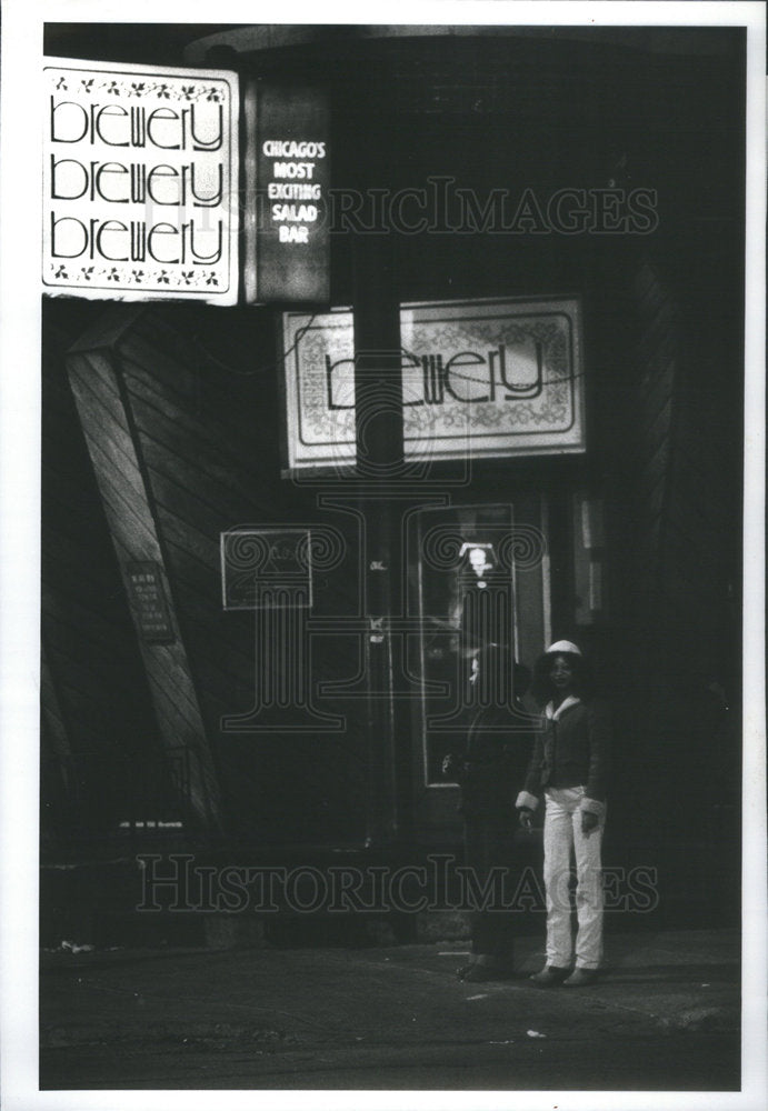 1980 Press Photo Exterior Shots of the&quot;Time Square&quot; Pinball Parlor with People - Historic Images