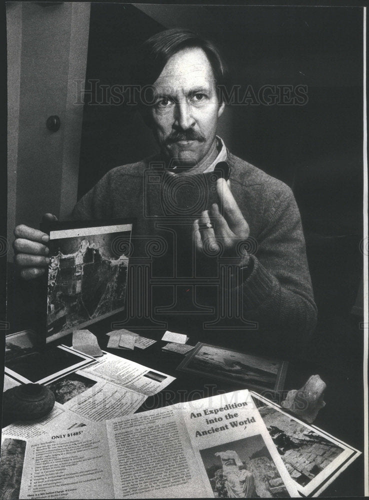 1978 Press Photo Dr Lewis Hopfe President of Burke College - Historic Images