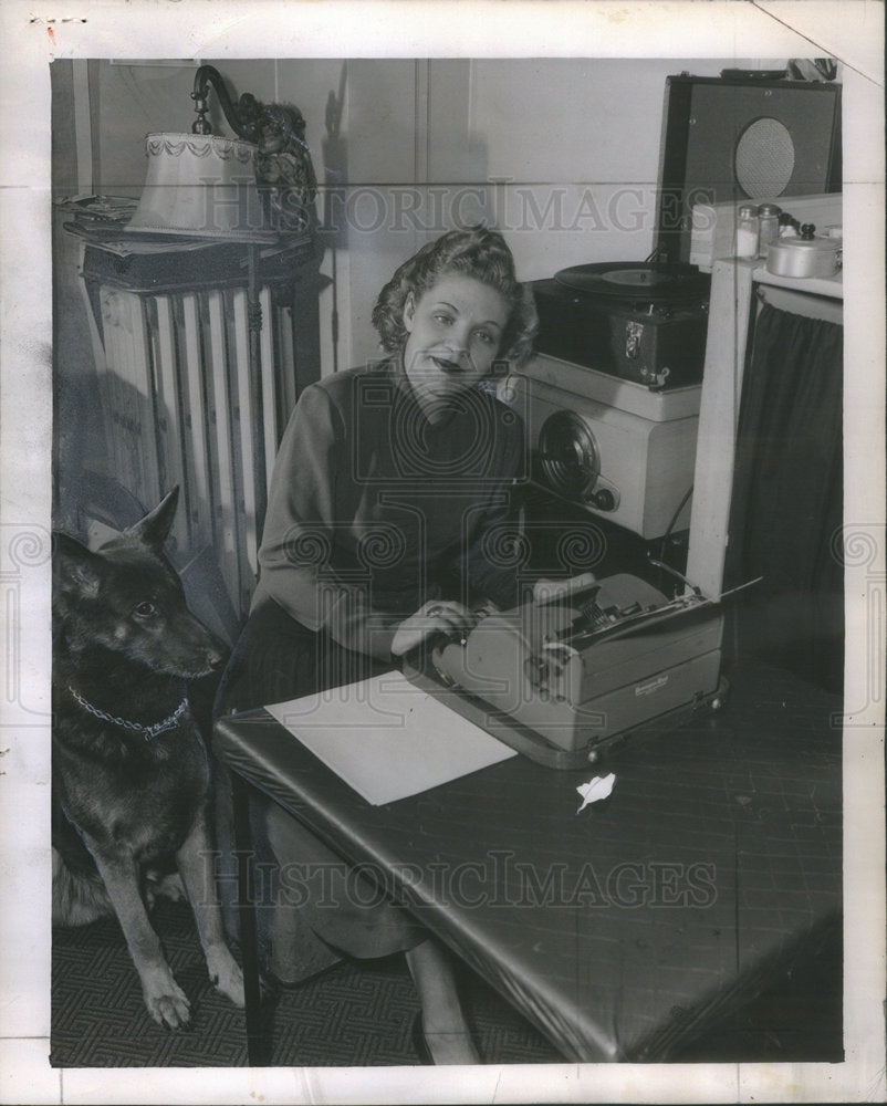 1952 Press Photo Blind Girl's Love for a singing voice Kathleen Frances William - Historic Images