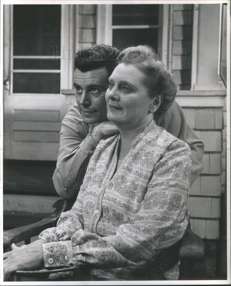 1947 Press Photo Bete Merrill and John Forsythe Star In All My Sons - Historic Images