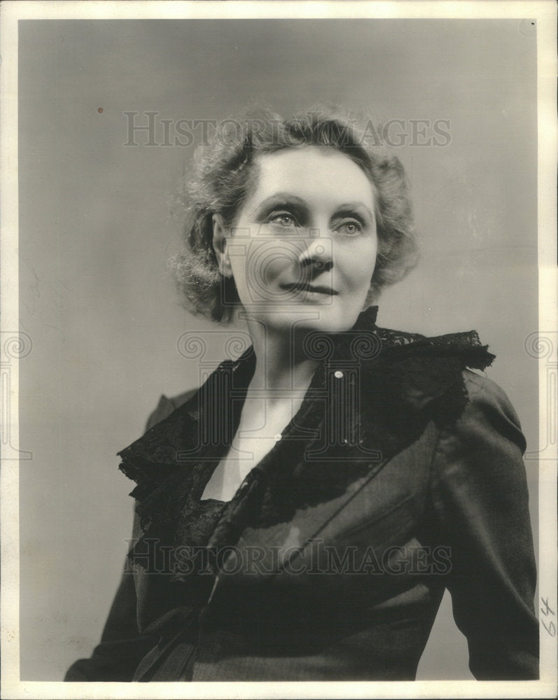 1944 Beth Merrill Stage Actress - Historic Images