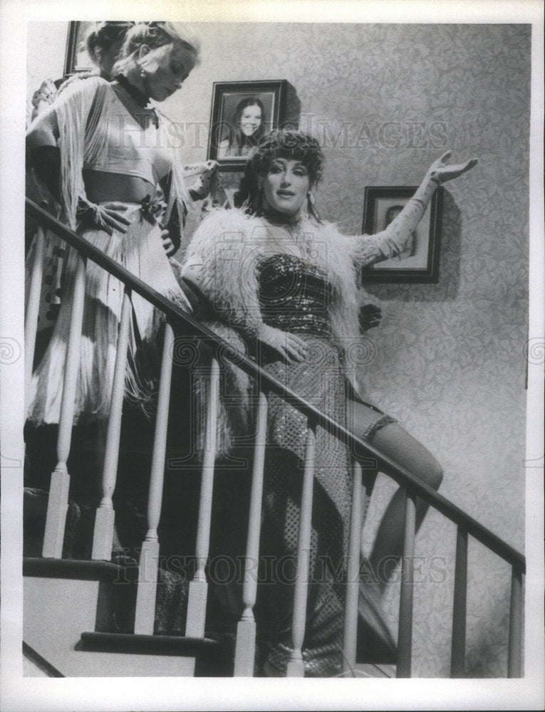 1979 Press Photo Laurie Walters Eight Not Enough Night They Raided Bradford - Historic Images