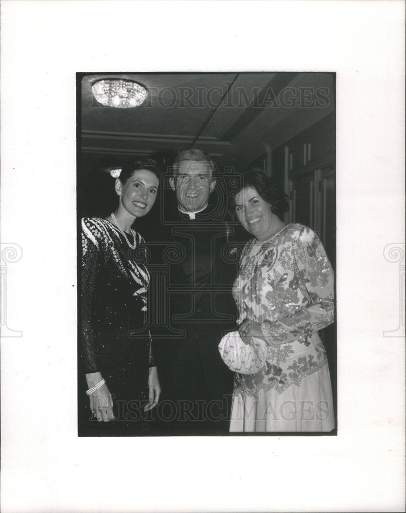 1991 Press Photo Emerald Ball Carolyn Etten, Sue Zera &amp; Rev Jack Wall - Historic Images