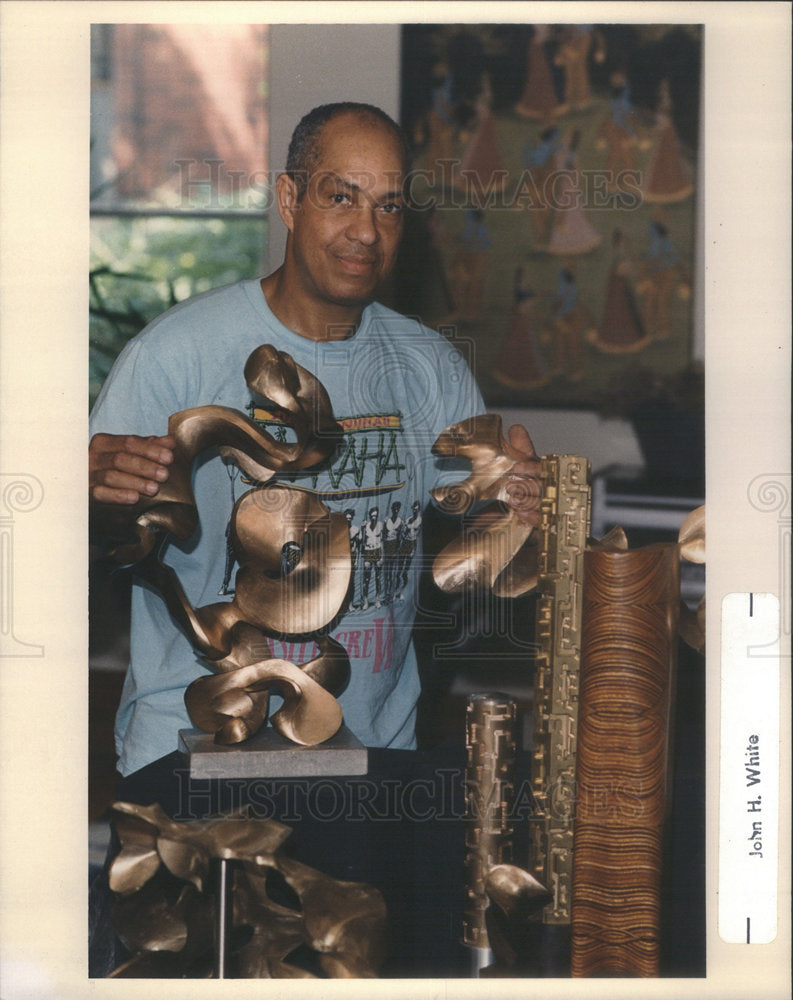 1989 Press Photo Tulio Vazquez United States Chicago City Sculptor - Historic Images