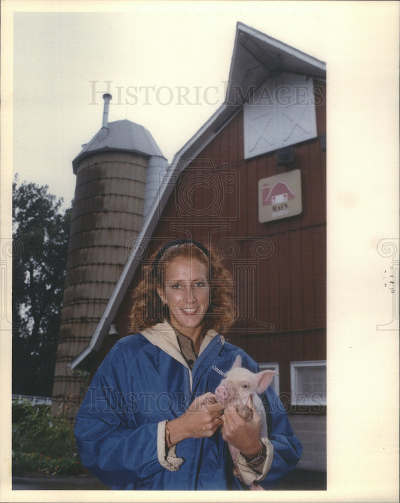 1990 Press Photo LuAnn Metzger Curator Lincoln Park Farm Zoo - RSC79679 - Historic Images