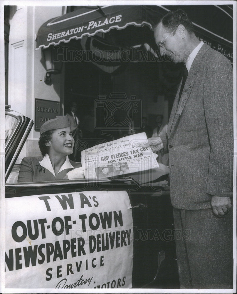 Press Photo Republican Convention San Francisco Lady Sells Newspapers - Historic Images