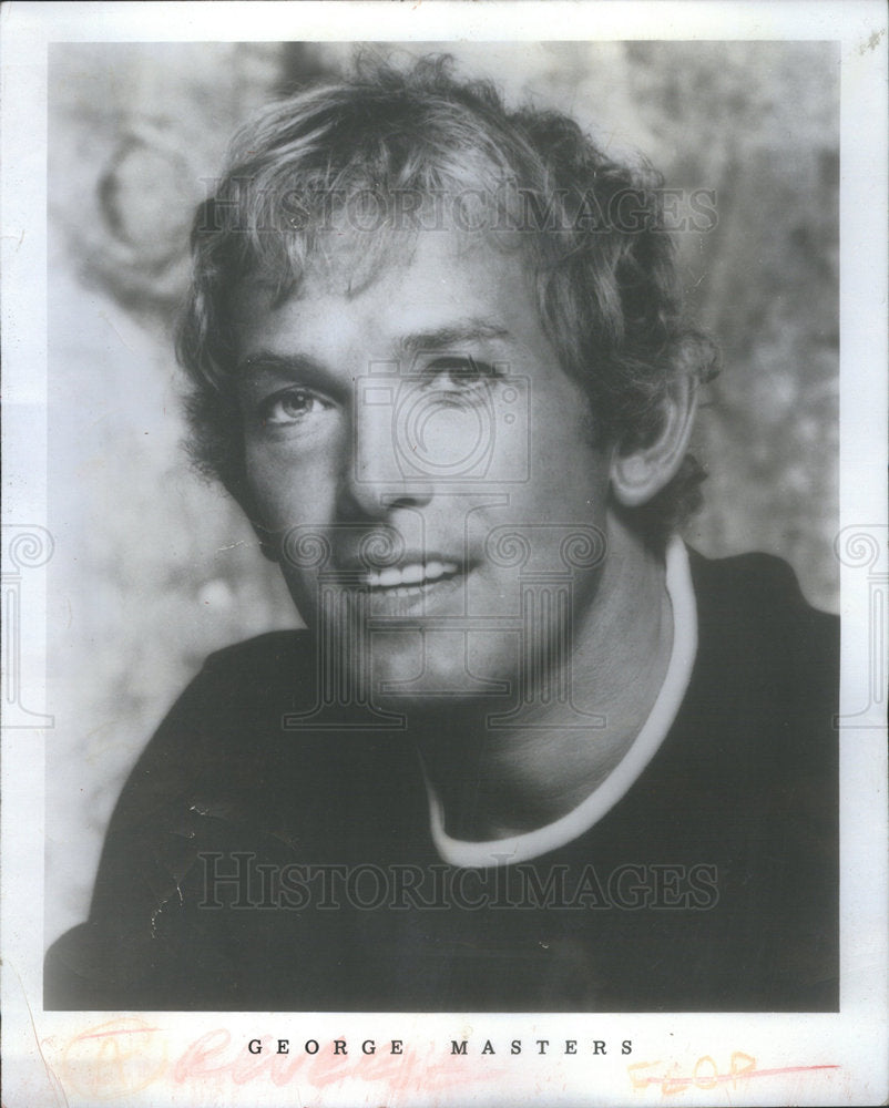 1976 Press Photo  GEORGE MASTERS MAKE OVER ARTIST - Historic Images