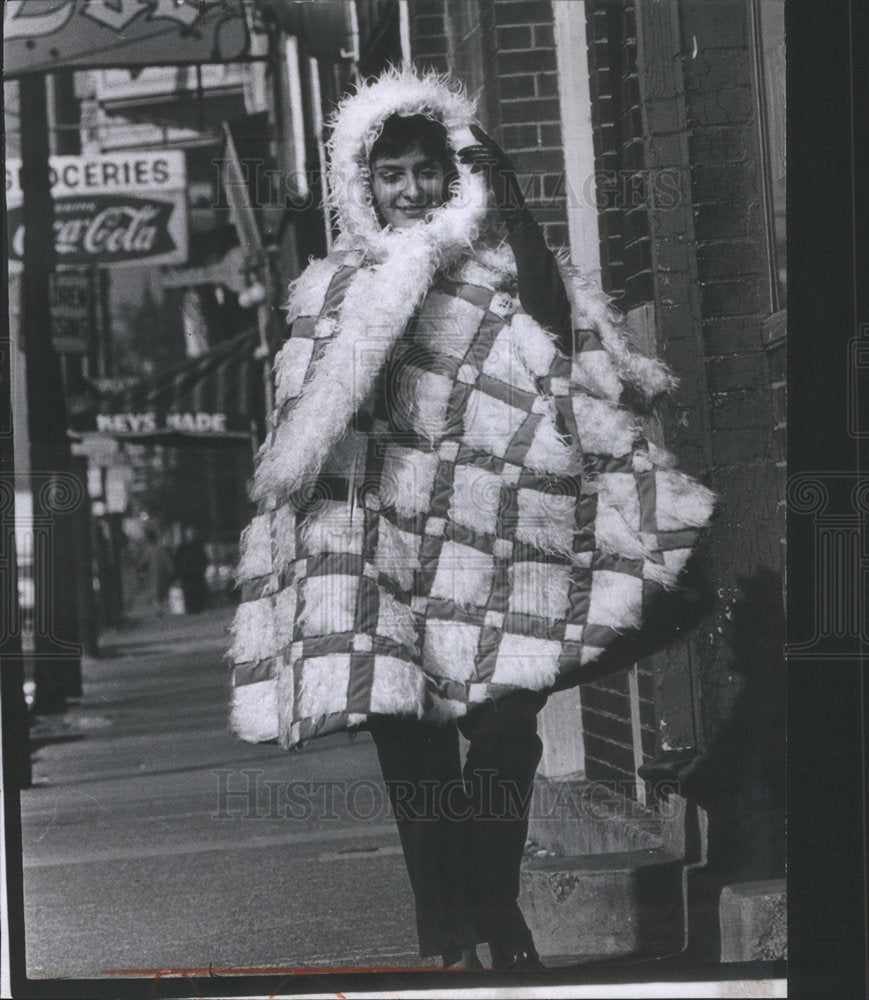1969 Press Photo Claudette Mariatt Designer Fashions Model - Historic Images