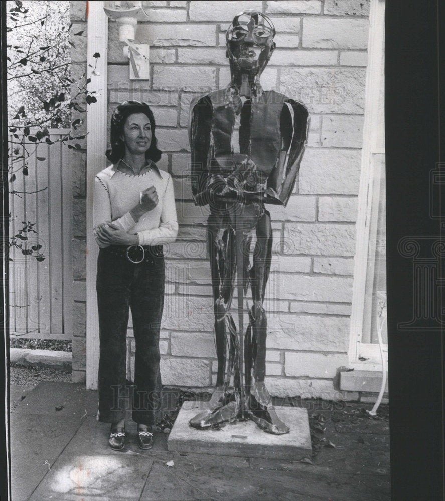 1972 Carol Marks Sculptor - Historic Images