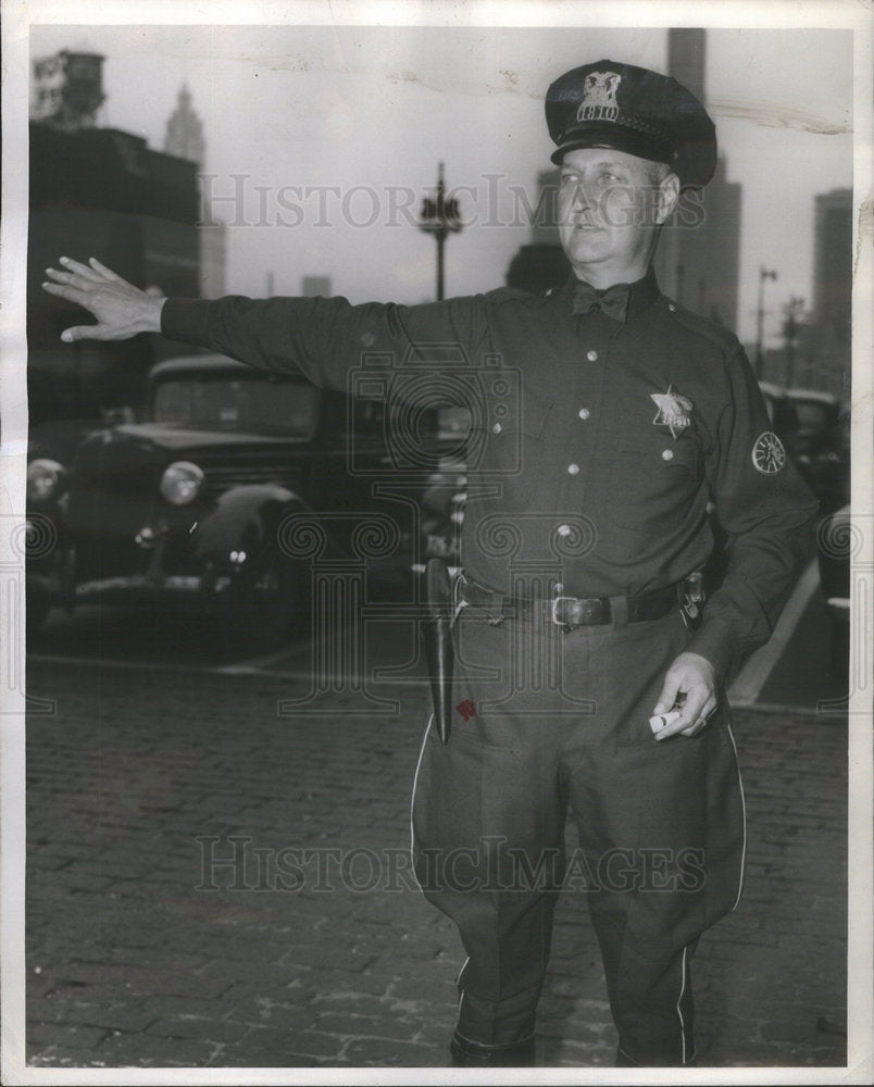 Press Photo Officer Bernard Marks On Traffic Duty - Historic Images