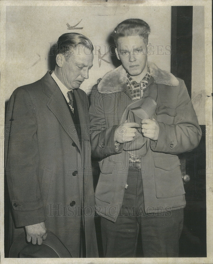 1952 Father Son Visit Morgue Identify Body Chicago Marlette Banks - Historic Images