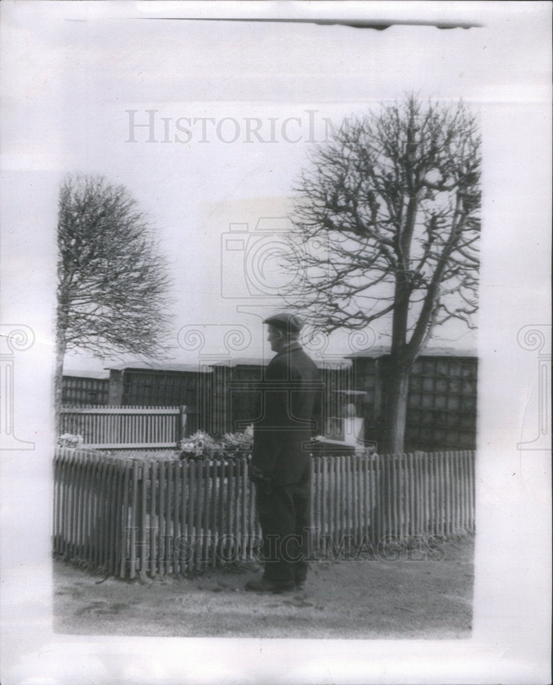 1968 Czech Worker Visiting Masaryk Grave Czechoslovakia  - Historic Images