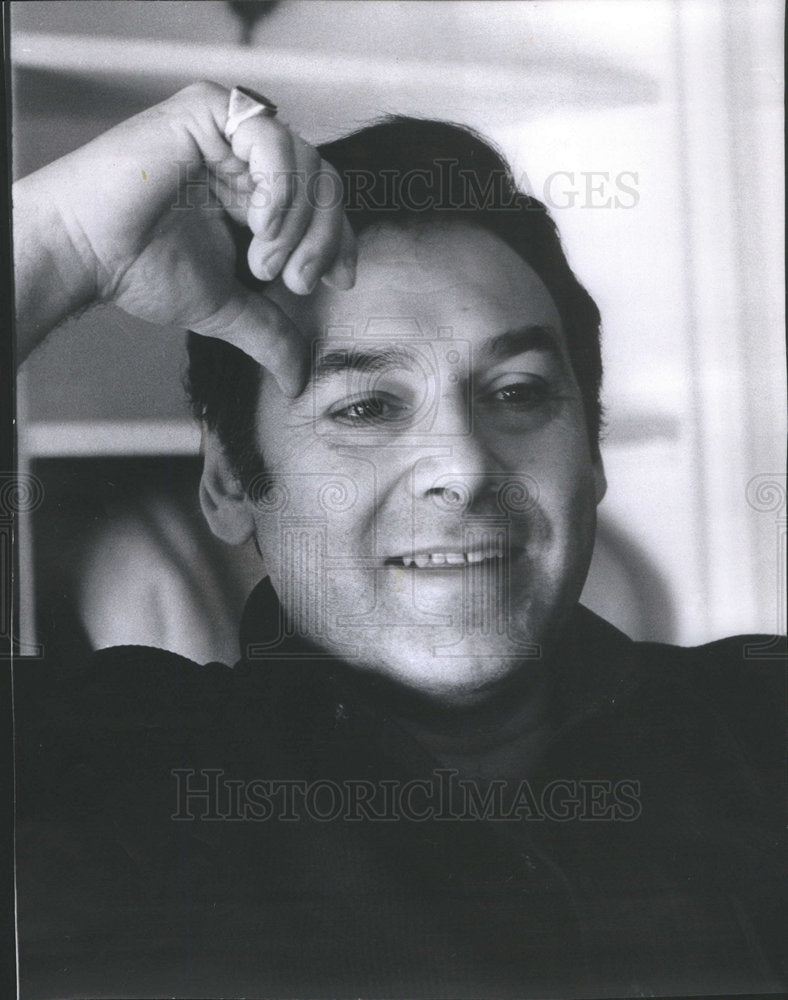 1974 American musician and dramatic actor Joe Mascolo - Historic Images