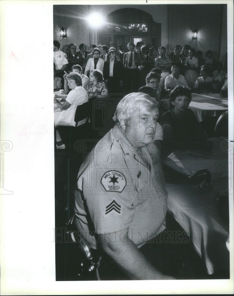 1983 Press Photo Will County Sheriff Sgt. Edward Mayer Reward Rally - Historic Images