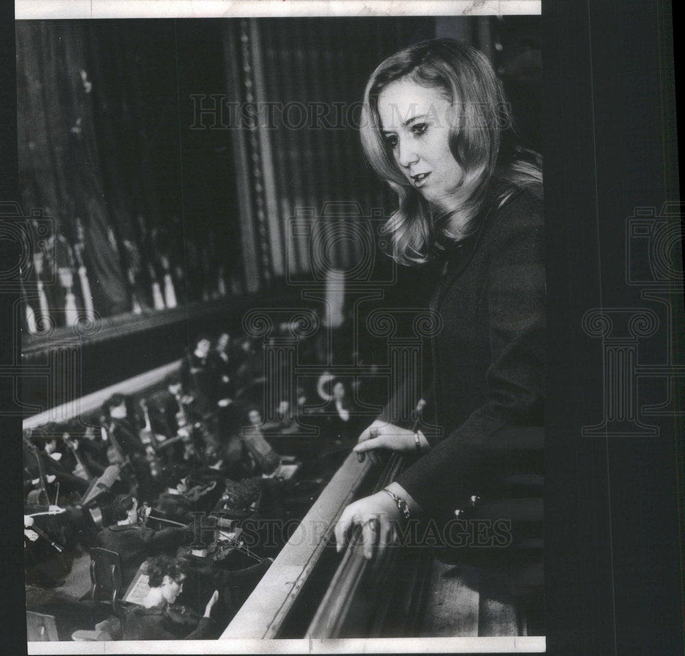 1972 Press Photo Kathe Mazer Daughter Henry Conductor Chicago Kungsholm Theater - Historic Images