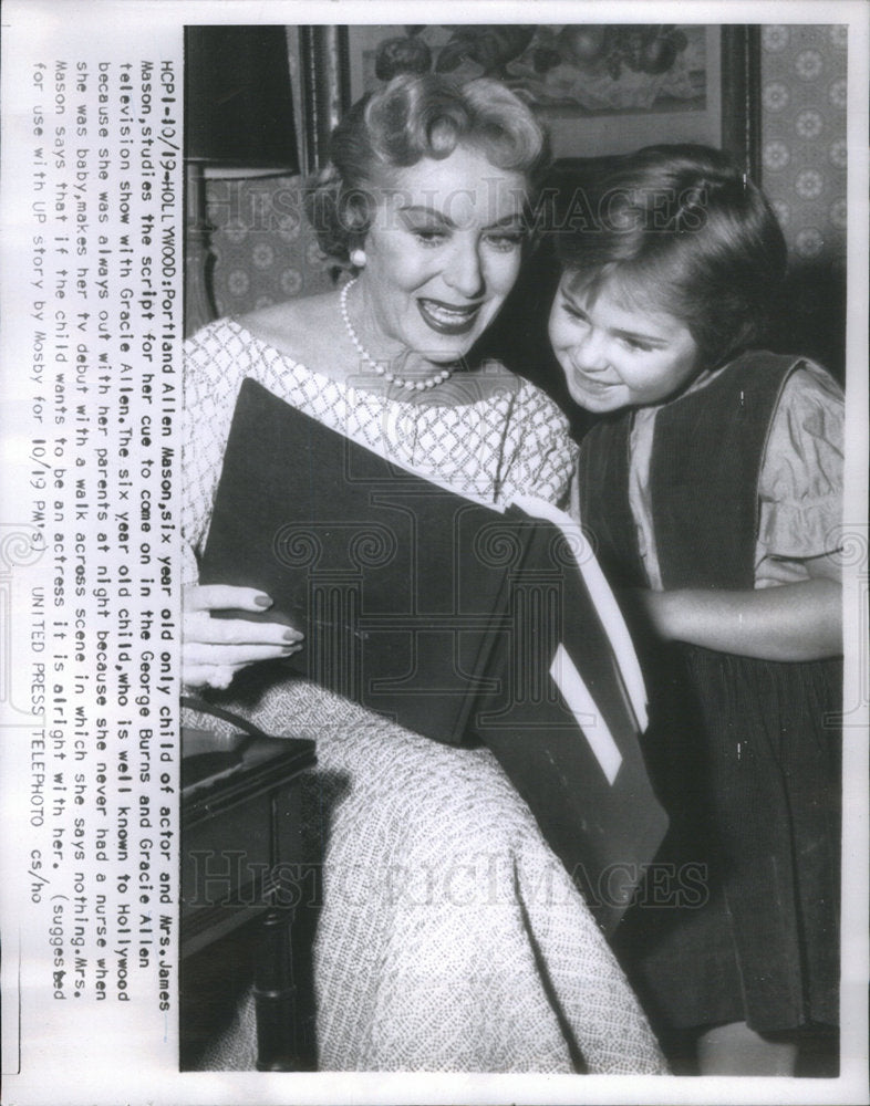 Press Photo Portland Allen Mason Studies Her Lines - Historic Images